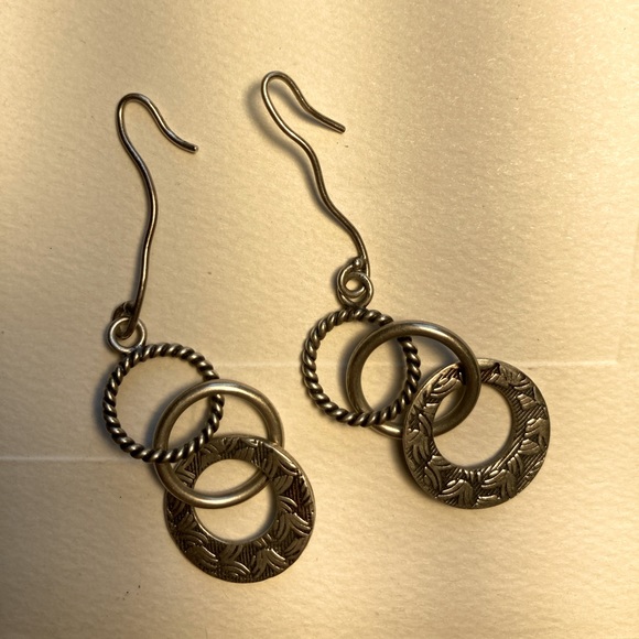 VINTAGE 90s Silver Circle Looped Earrings - Picture 3 of 3